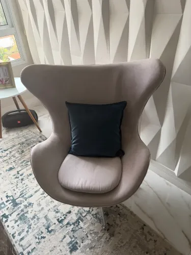 Poltrona Egg, disponível 2