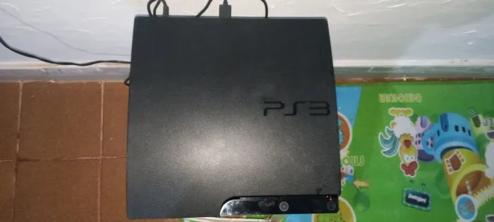 Vendo ps3 desbloqueado com vários jogos já instalados acompanhando 2 controles, valor 960