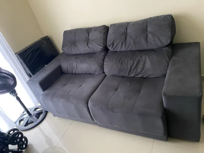 Sofá retrátil e reclinável seminovo