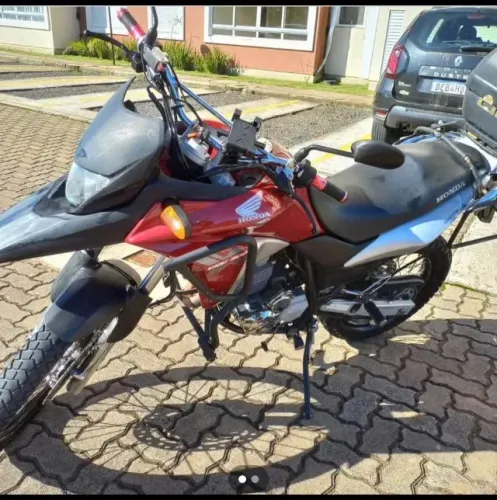 Moto XRE toda revisada