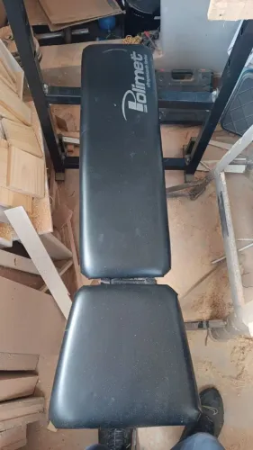 Mesa de supino com barra e duas anilhas de 10Kg e duas presilhas