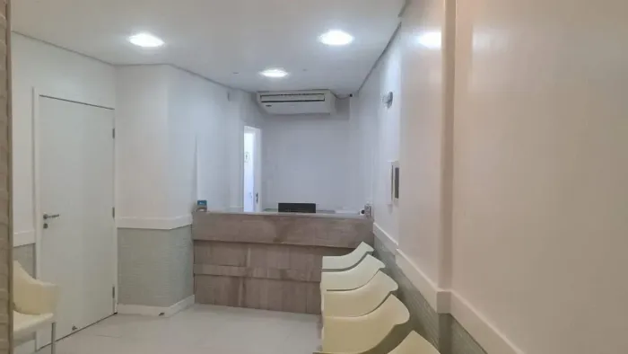 Conjunto de consultórios mobiliado no Centro de Salvador por 350 mil