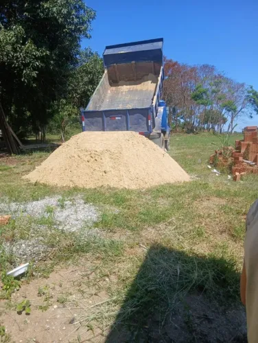 Areia pedra aterro  retiramos entulho  consulte o valor 