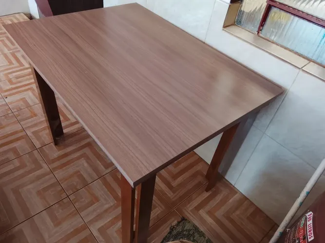 Vendo mesa seminova de madeira