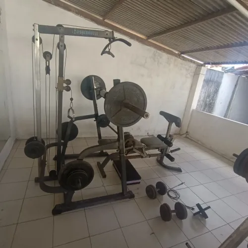 estação de treinamento + Leg press 