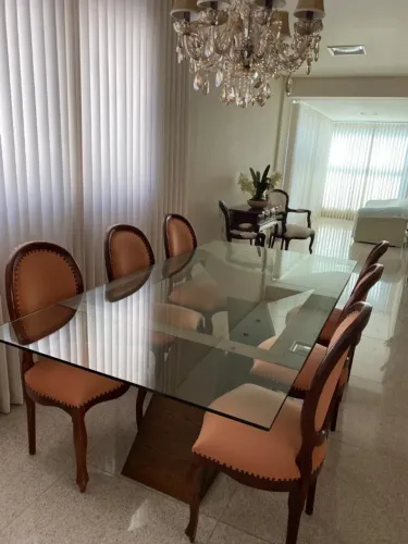 Conjunto mesa jantar tampo cristal + 06 cadeiras medalhão