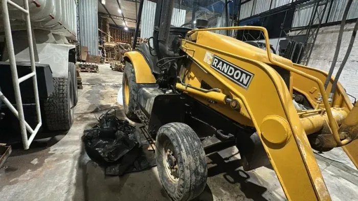 RETROESCAVADEIRA RANDON RD 406 - R$ 150.000