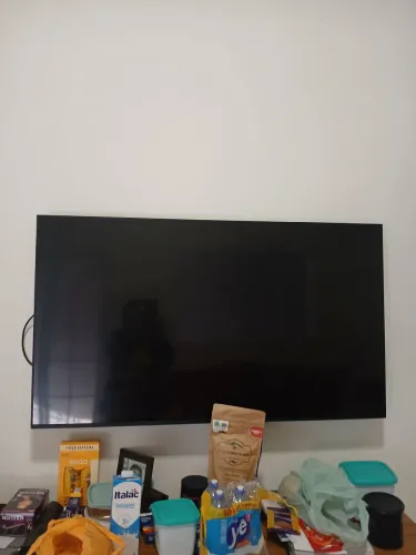 Vende se TV com defeito 