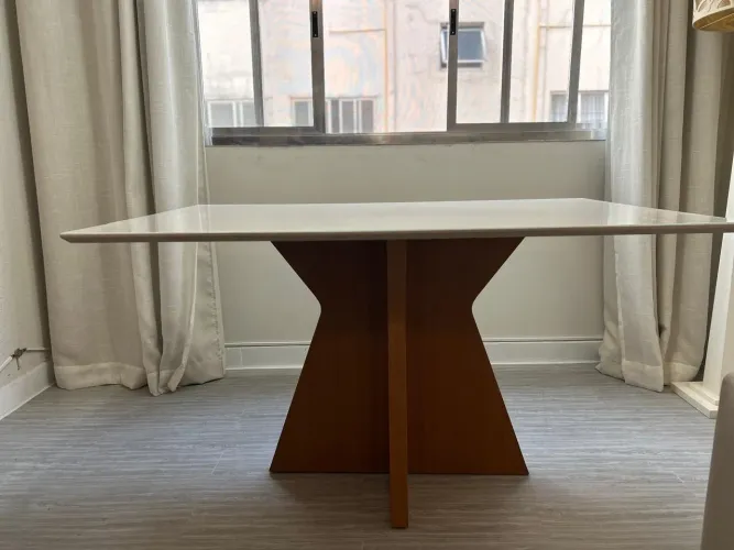 Mesa jantar de madeira com tampo vidro