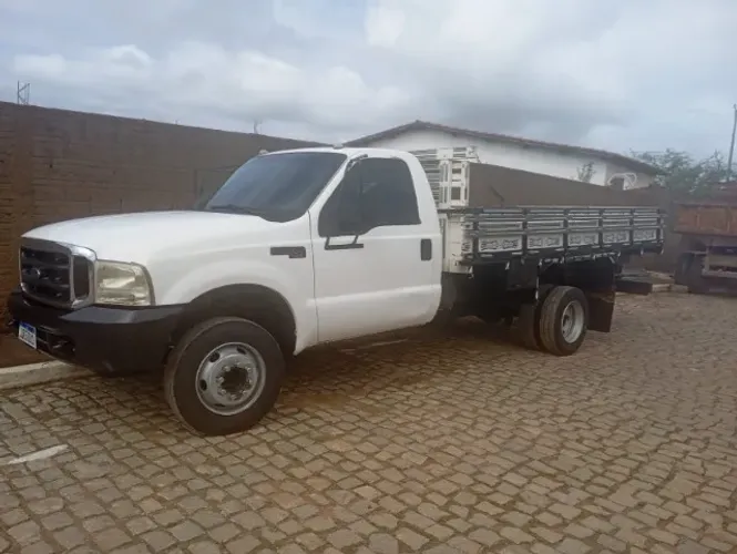 Ford f400 ano 2006 com carroceria aceito trocas