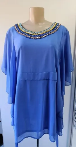 Blusa azul com predraria NOVA