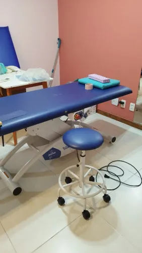 Maca Elétrica com Orifício para o Rosto e Regulagem de Altura - Arktus