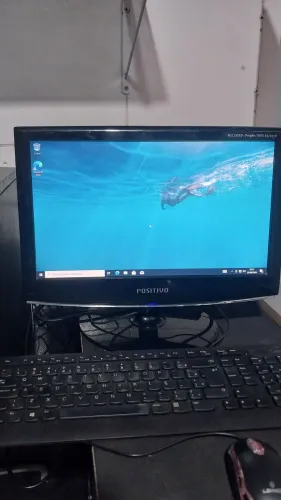 Lindo monitor de computador bem novinho 16 polegadas