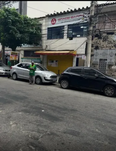 Alugo loja comercial na Av aGuilherme bomsucesso