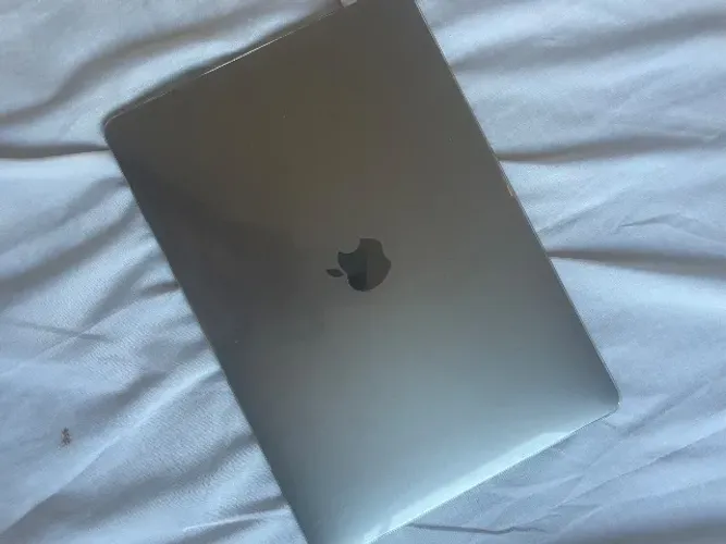 MACBOOK M1