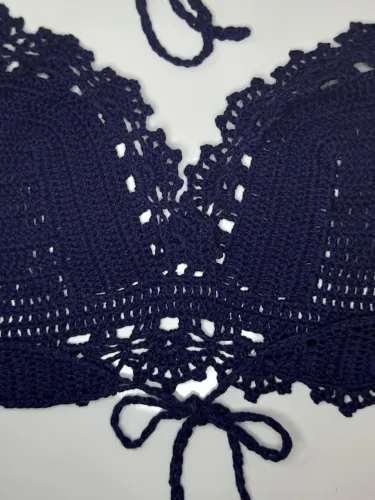Top de Crochê Azul Marinho com Detalhes Romântico