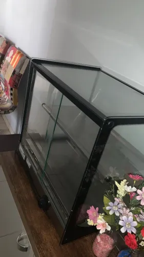 Estufa pequena com seis bandejas