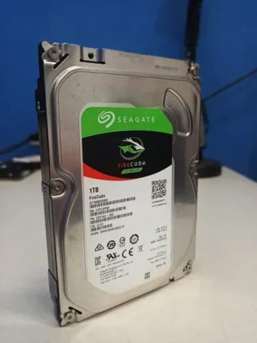 SSHD Seagate FireCuda 1TB + 8GB - SATA - modelo híbrido - seminovo 100% - usado