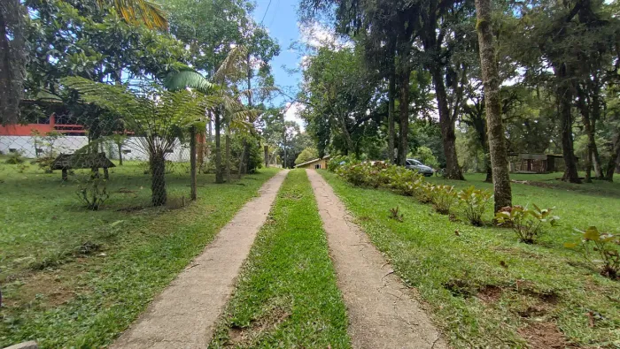 Chácara à venda, em Campo Largo, próximo ao Outlet. R$ 2.480.000,00