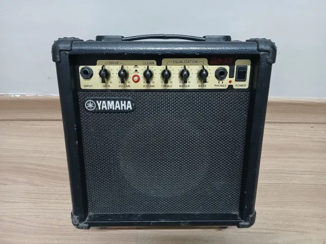 Amplificador para guitarra Yamaha GA-15