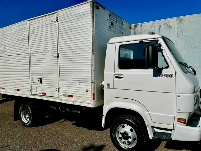 Caminhão 3/4 Volkswagen 8-100