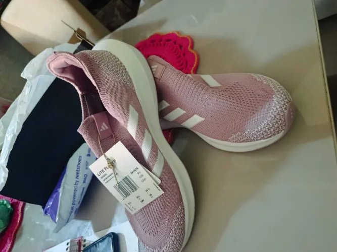 Tênis Adidas novo