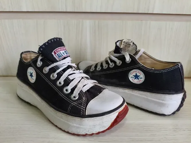 Tênis Original Coverse All-Star n 37 plataforma Chuck Taylor com solado tratorado.