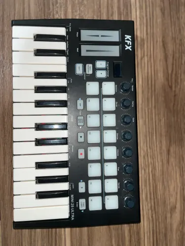 Controlador Mídi Usb Mini Ultra 25