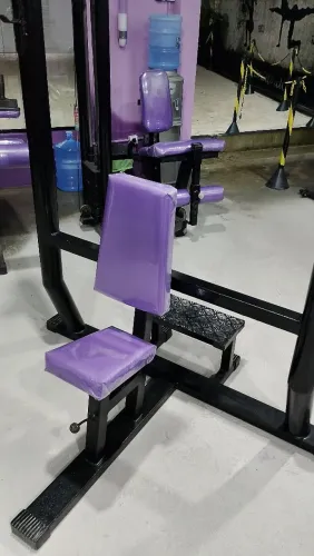 Equipamento de musculação 