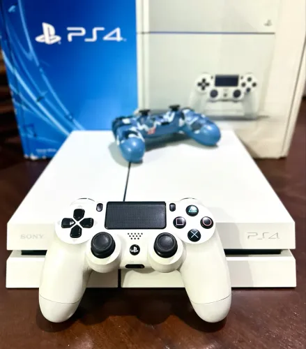 PlayStation 4 - 1 Terá / 2 Controles e Jogos