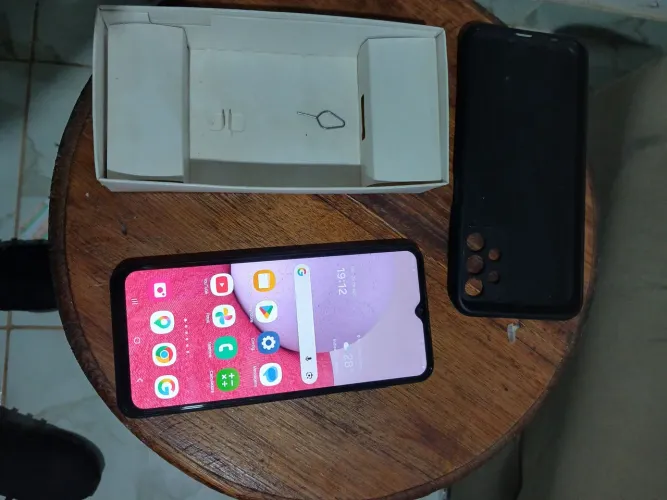 Celular galáxia a13 400,00 reais