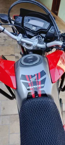 Bros vermelha ano 2023
