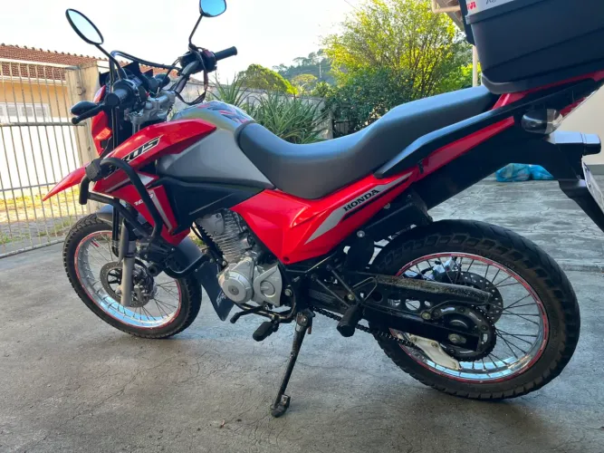Honda Bross 2023 apenas 18.000 km