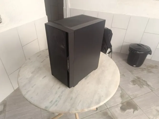 Gabinete gamer acegeek stratus mesh rainbown