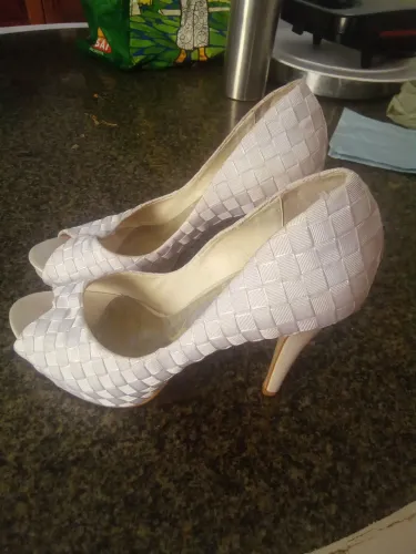 Sapato branco de noiva