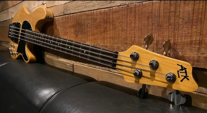 Contrabaixo Ibanez ATK200