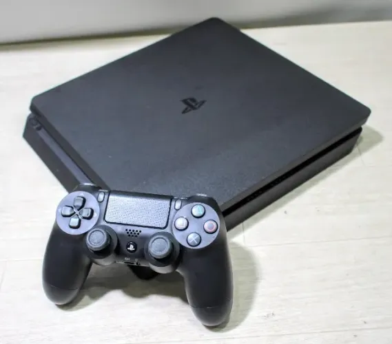 Playstation 4 | 1TB de Amz | + 2 Controles