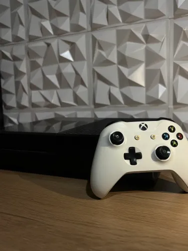 Xbox One + EA SPORTS FC 24 e 26