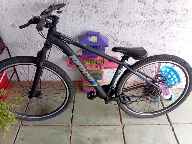 Vendo bike novinha pouco usada ou aceito ps4 e dou mais dinheiro de volta 