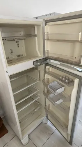 VENDO 2 GELADEIRAS BRASTEMP