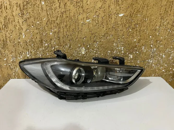 Farol direito Elantra com Led 2017/2018/2019