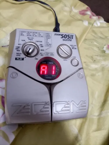Pedaleira Zoom 505 ll guitar