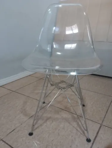 Cadeira de acrílico 