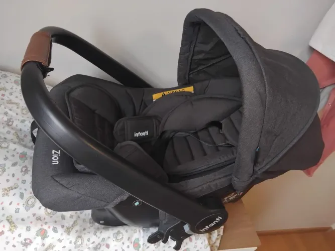 Bebê conforto Zion com base INFANTI (Usado 2x)