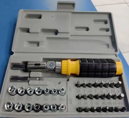 Kit chave catraca articulável, soquete e bits R$ 40