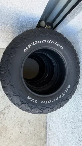 BF Goodrich 265/70 17