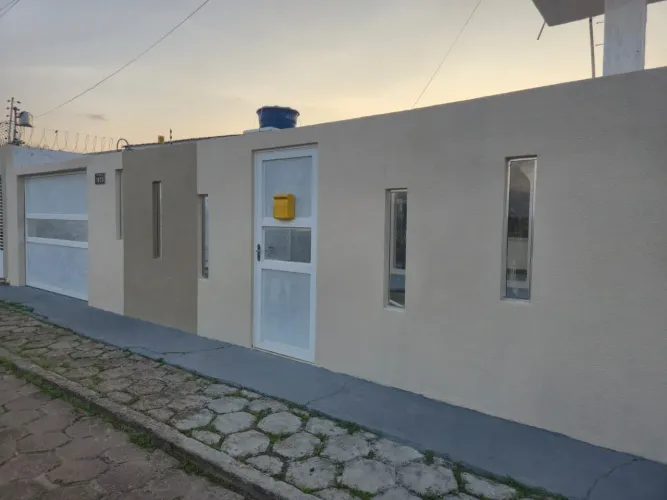 Aluga-se casa