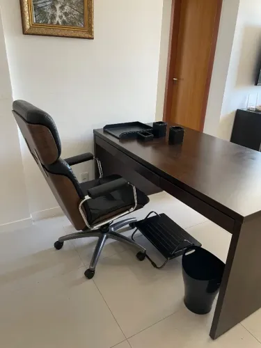 Mesa e Cadeira Lavoro Tok Stok para escritório