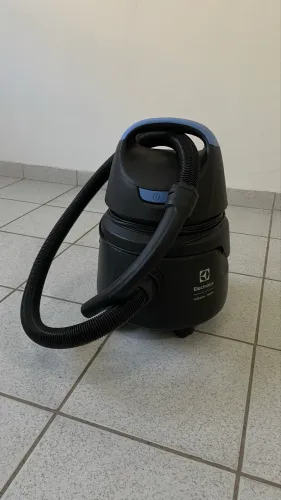 Aspirador de Pó e Água Electrolux Hidrolux 1400W - aspira água e pó