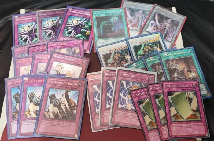 Lote de cartas Yugioh + deck six Samurai, cartas antigas e novas